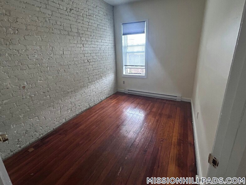 Building Photo - 892 Huntington Ave