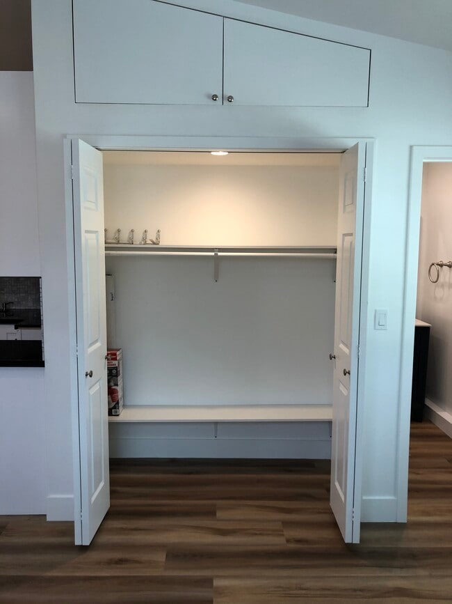 Building Photo - 7539 Royer Ave