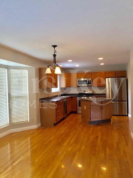 Building Photo - 8560 Elmcreek Ct