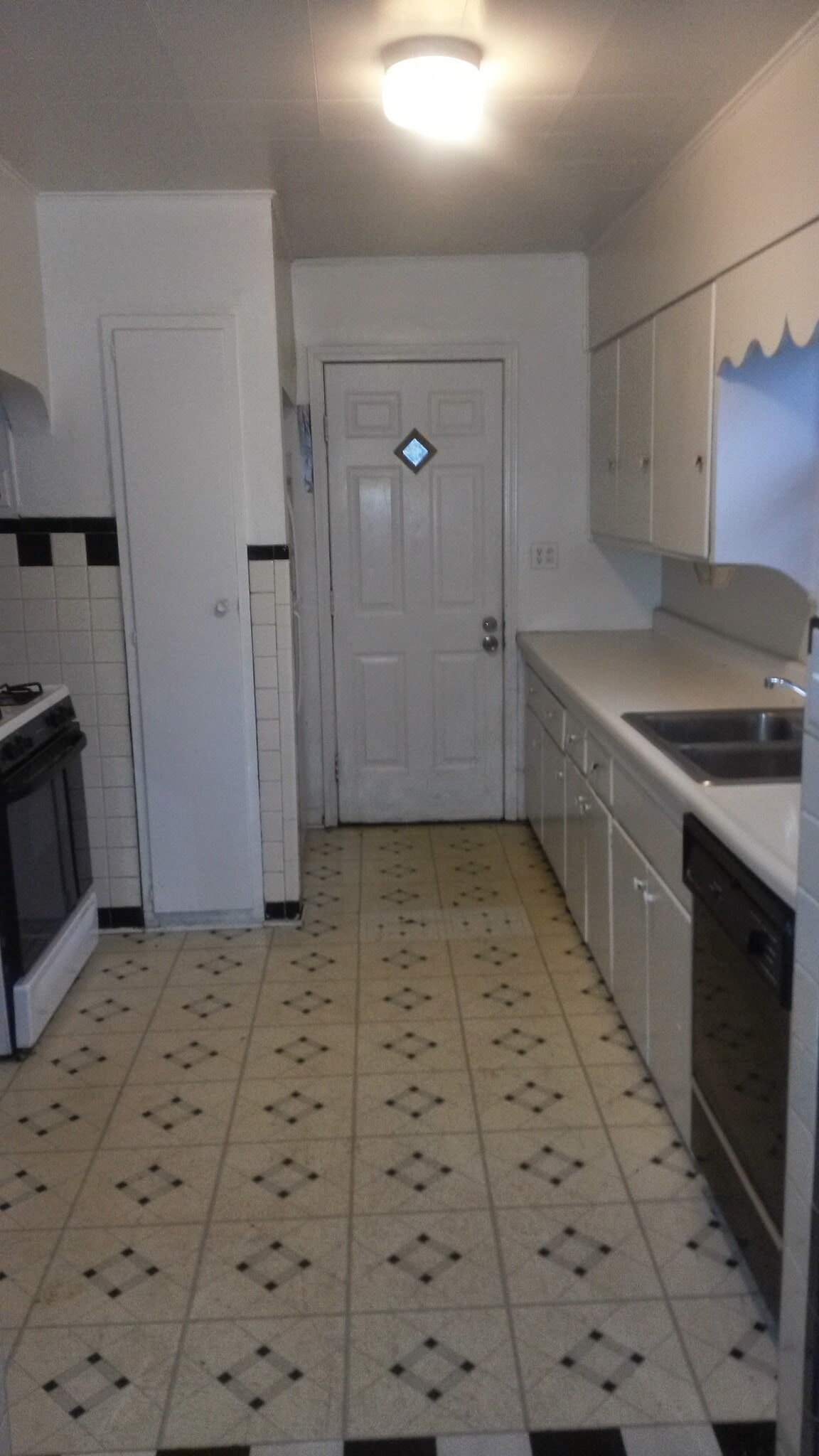 Building Photo - 7400 Forest Ave