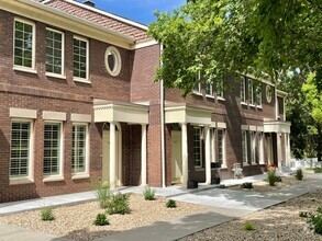 Building Photo - Beautiful & Private Millcreek Townhome!