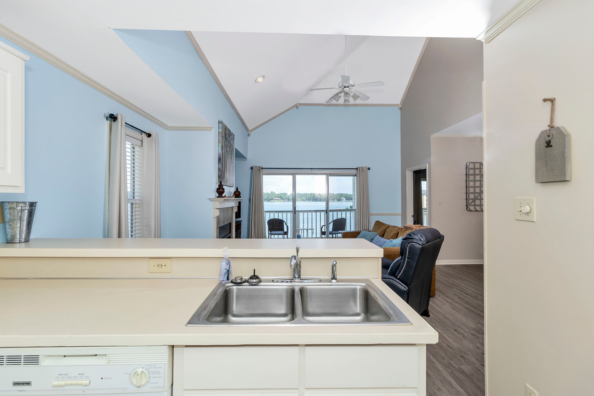 Building Photo - 203 Sunset Point Dr