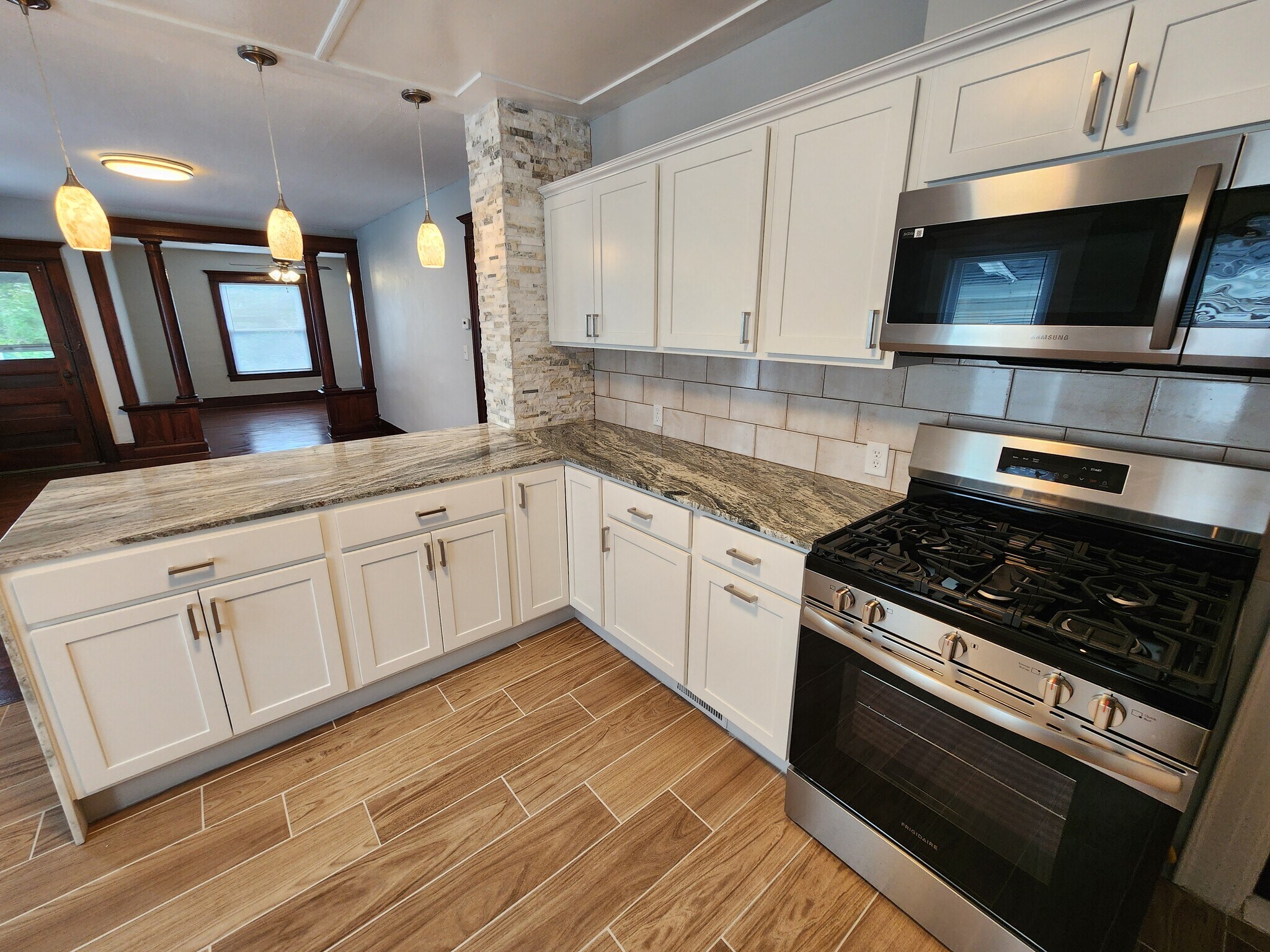 Building Photo - 260 Tennyson Ave