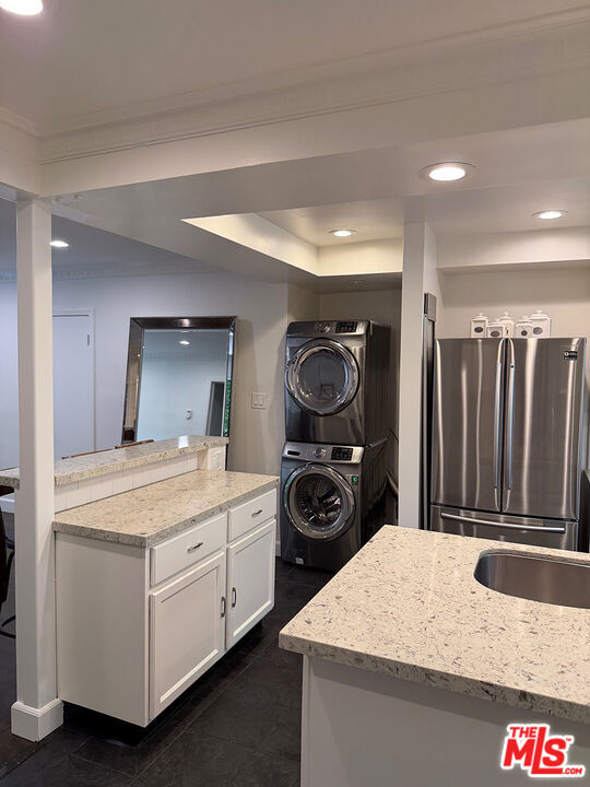 Building Photo - 8727 Shoreham Dr