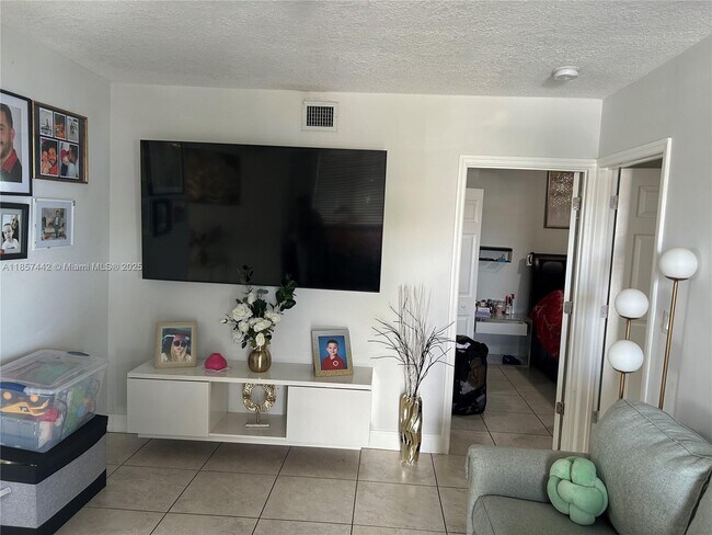 Building Photo - 3245 SW 89th Ave
