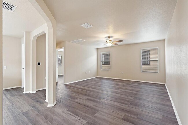 Building Photo - 1617 Anise Dr
