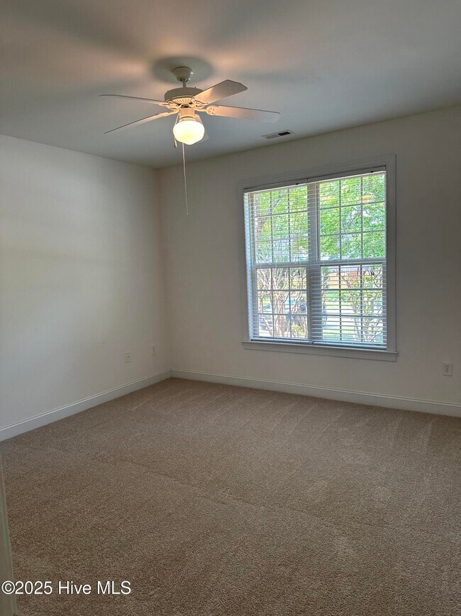 Building Photo - 8854 Plantation Landing Dr