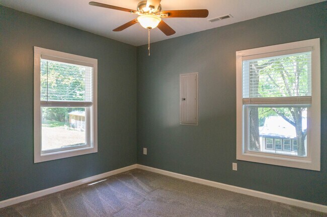 Building Photo - Beautiful Home in Prime West Asheville