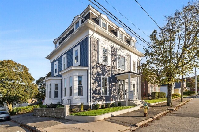Building Photo - 62 Chestnut St