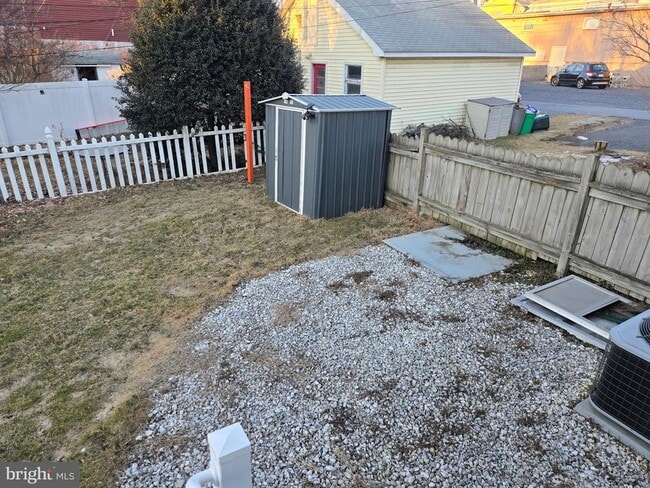 Building Photo - 9 E Simpson St