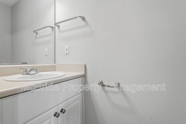 Building Photo - 827 Sonora Cir