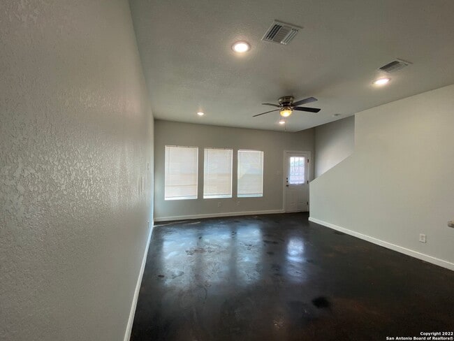 Building Photo - 6938 Crestway Rd