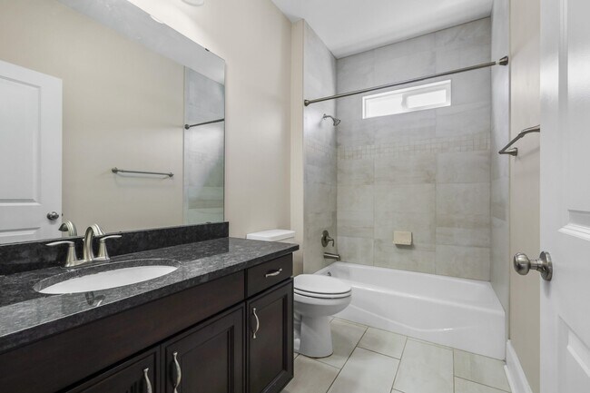 Building Photo - 2561 Lantana Ln