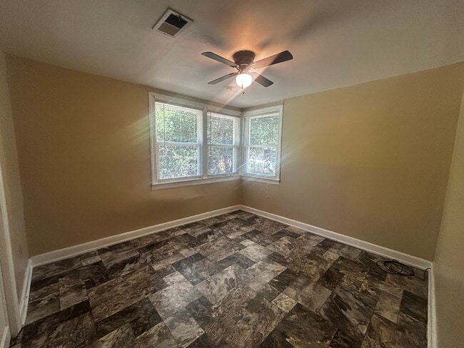Building Photo - 461 Sweetwater Cir