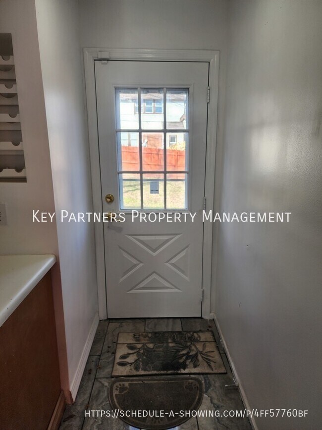 Building Photo - 318 E 68th St