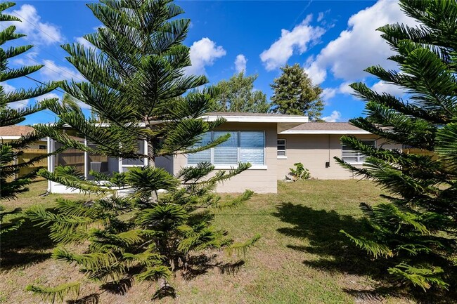 Building Photo - 1805 16th Ave Dr W