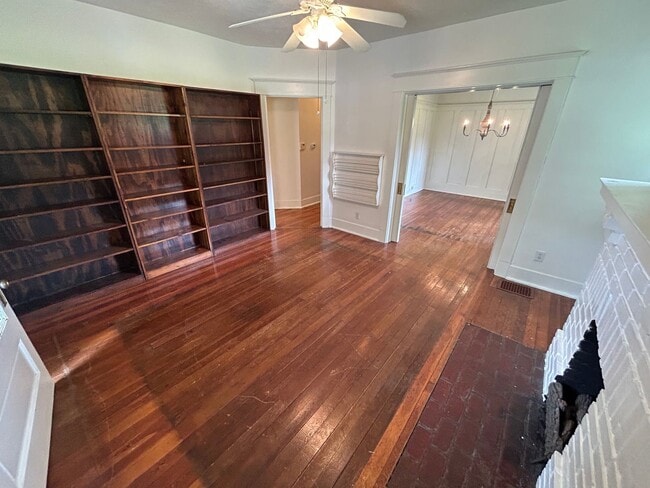 Building Photo - Charming 3-bedroom, 2.5-bathroom home loca...