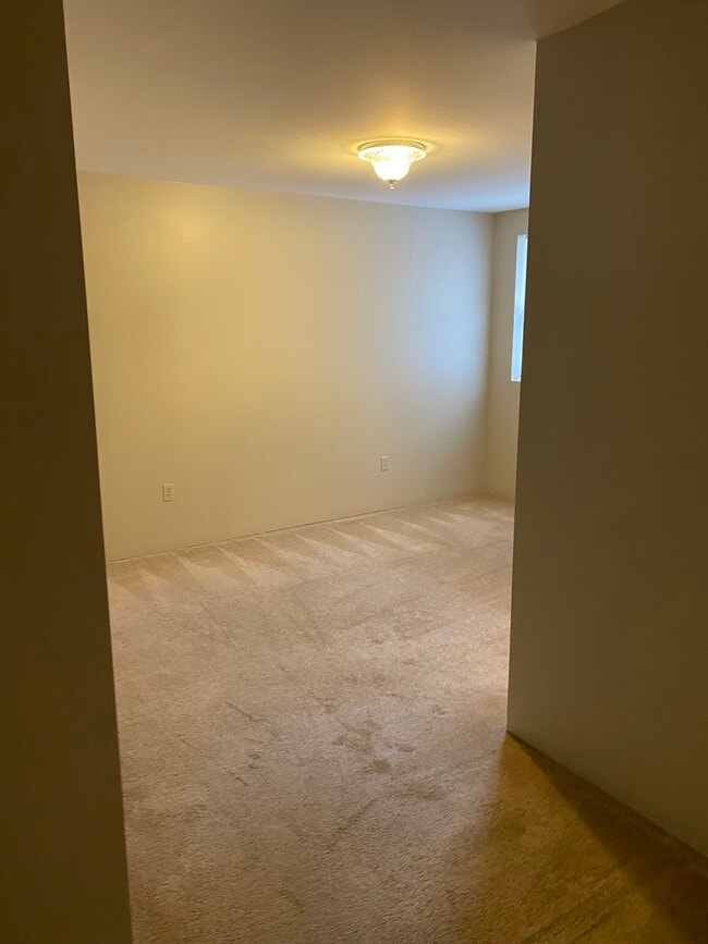 Building Photo - 12 Twin Willows Dr