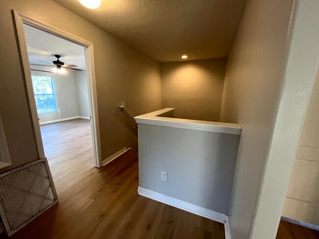 Building Photo - 7843 Foxgrove Dr