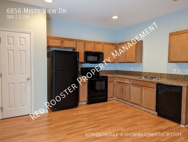 Building Photo - 3 bedroom townhouse, Lakeside community, P...