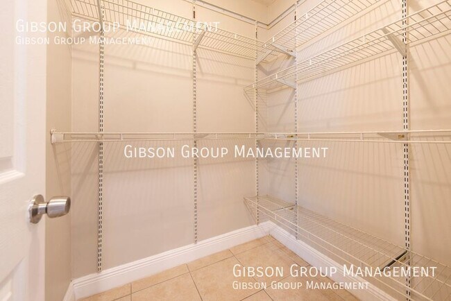 Building Photo - 1808 SW 11th Ct