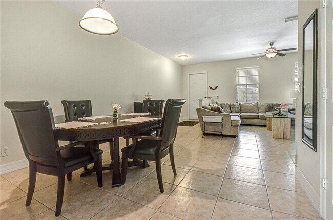 Building Photo - 1061 NW 18th Ave