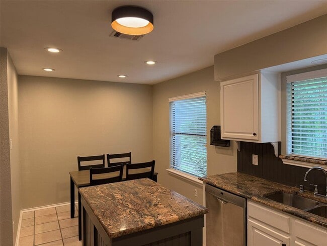 Building Photo - 9703 Willers Way
