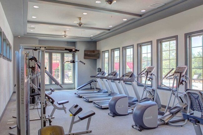 Interior Photo - Century Lakeshore Crossings