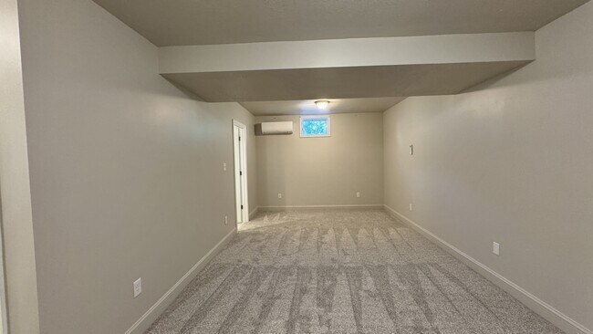 Building Photo - 220 Konawa Ln
