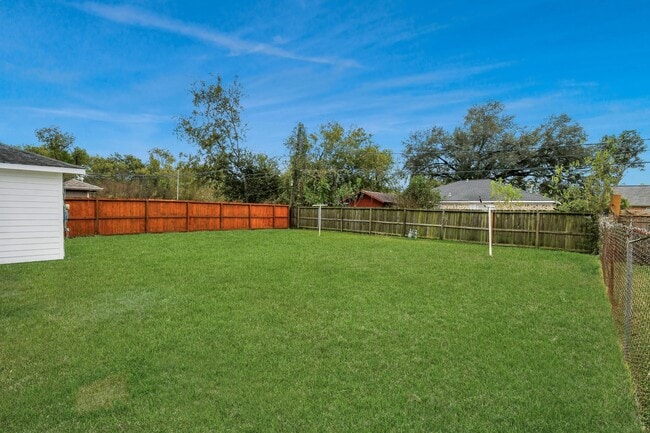 Building Photo - 8534 Fillmore St