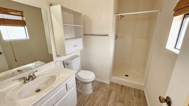 Building Photo - Spacious 3-Bed, 2-Bath Home with Natural Gas in California City – Convenient & Cozy!