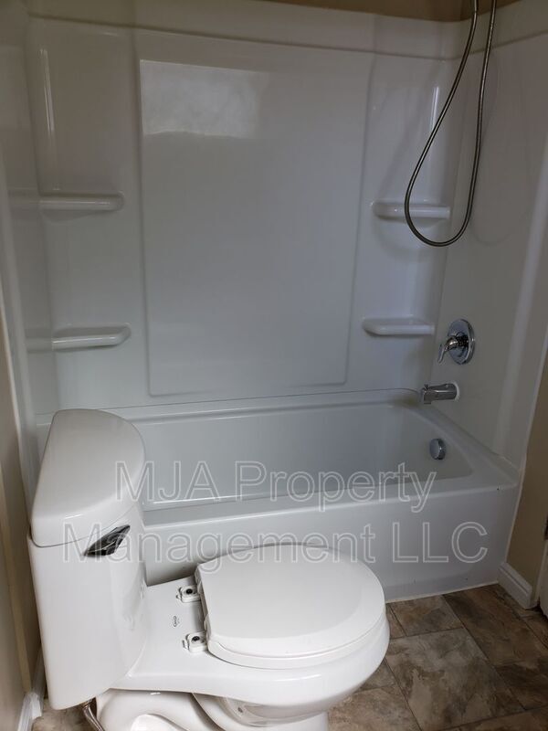 Building Photo - 352 Hampton Ave S