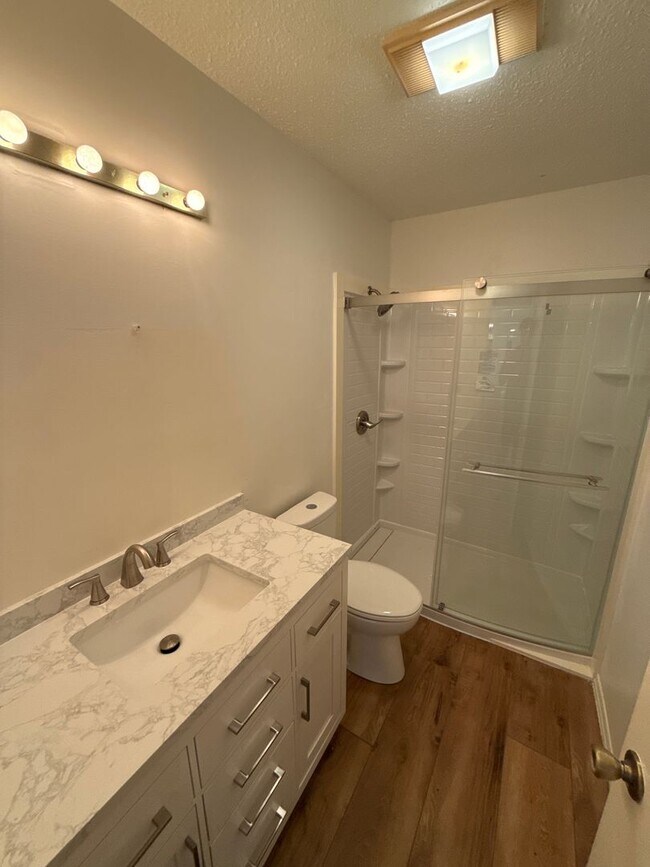 Building Photo - 185 Ridgeview Ln