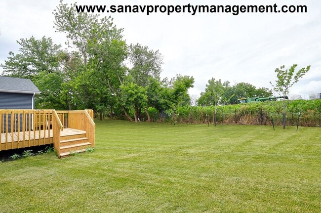 Building Photo - Spacious 3-Bedroom Home with Modern Layout...
