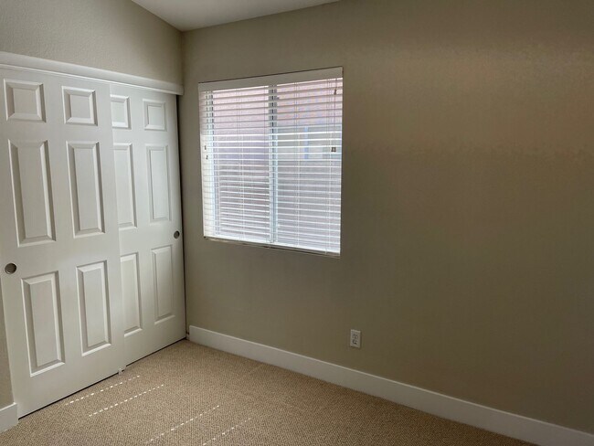 Building Photo - **GORGEOUS & MODEL PERFECT GREEN VALLEY 3 ...