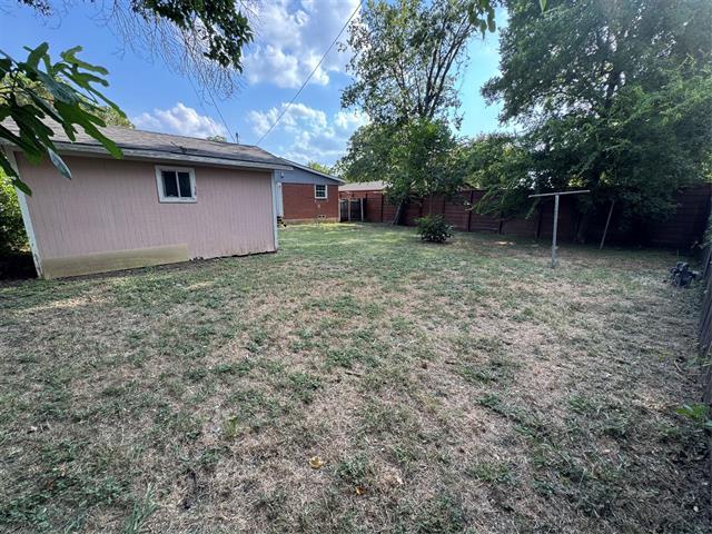 Building Photo - 2203 Tolosa Dr