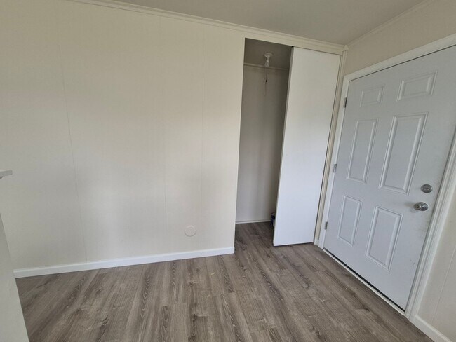 Building Photo - Fully remodeled 3 bedroom home!