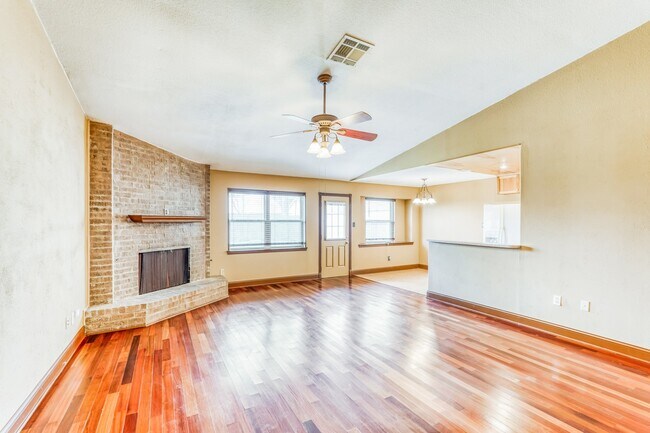 Building Photo - 21611 Glenbranch Dr