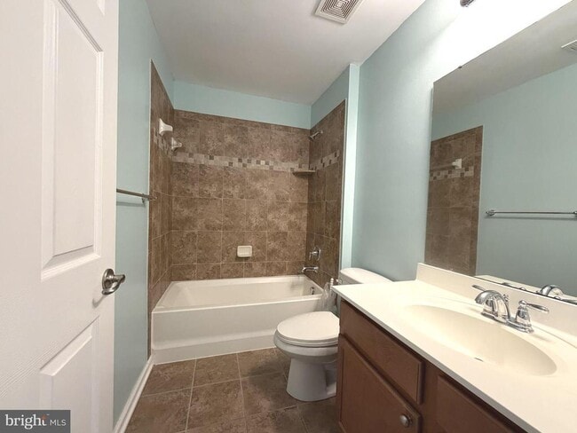 Building Photo - 2911 Lomond Pl