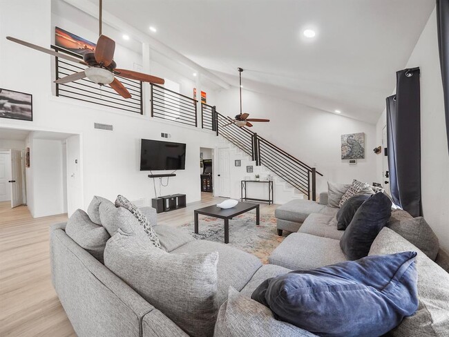 Building Photo - 8007 Beluche Dr