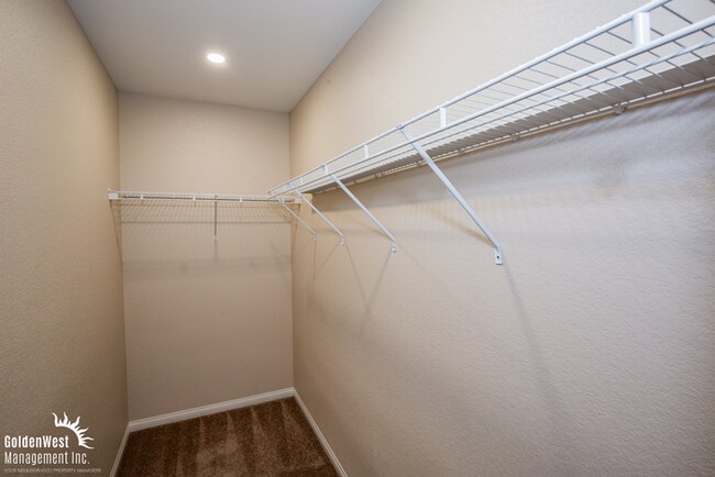 Building Photo - Modern 3Bdm 2.5Ba Two-Story Home in the De...