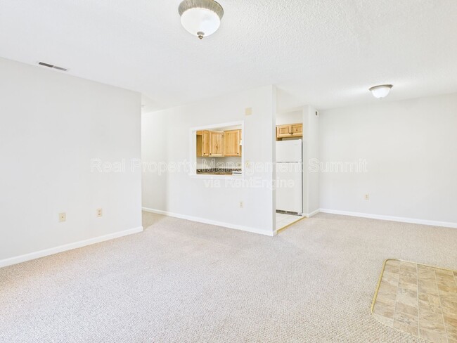 Interior Photo - 325 Campbell St.