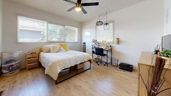 Building Photo - MASSIVE 8 Bed / 4 Bath Home on Mary Lane - 2 Kitchens! Private Yard, Driveway, 8 Parking Permits ...