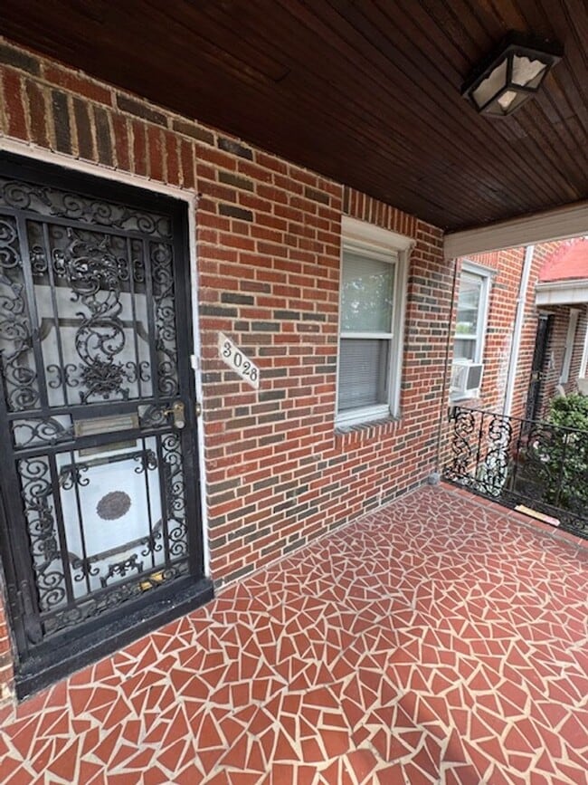 Building Photo - 3BED 2BATH FINISHED BASEMENT $1650/MONTH!