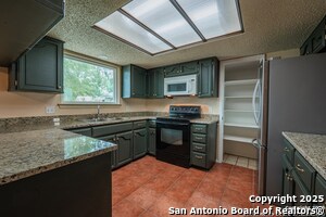 Building Photo - 1002 River Oak Dr