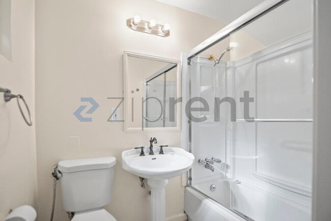 Building Photo - 41861 Maywood St