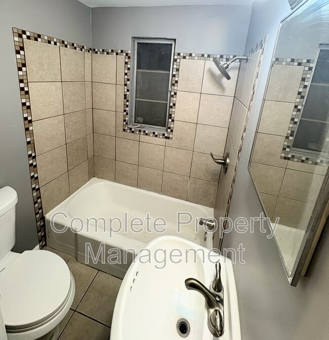 Building Photo - 3533 Jefferson Ave SW