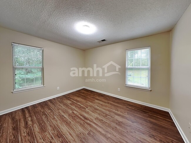 Building Photo - 68 Barrington Farms Pky