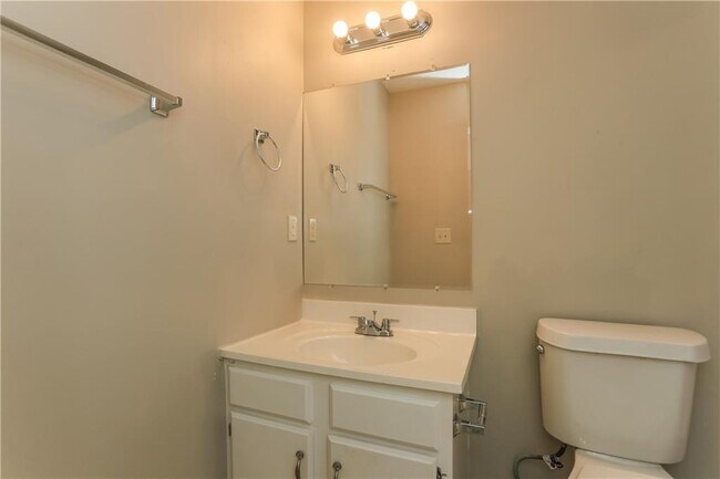 Building Photo - 442 Sherwood Oaks Rd