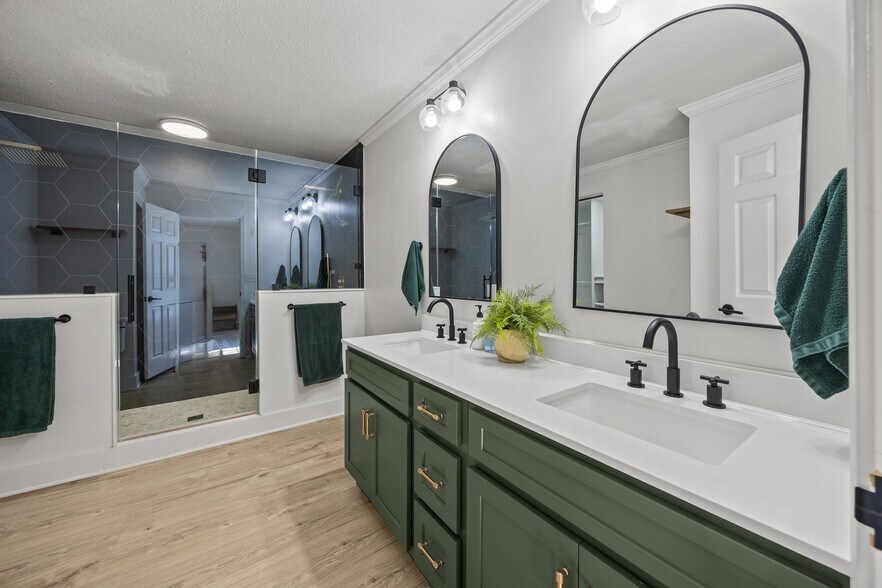 Building Photo - 3057 Fountainview Ave